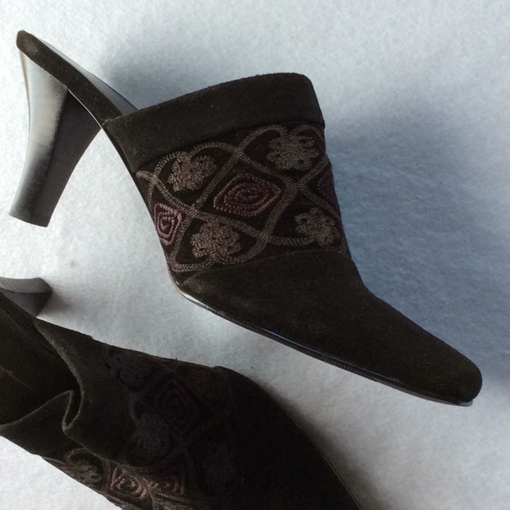 Shoes - Picture 3 of 5